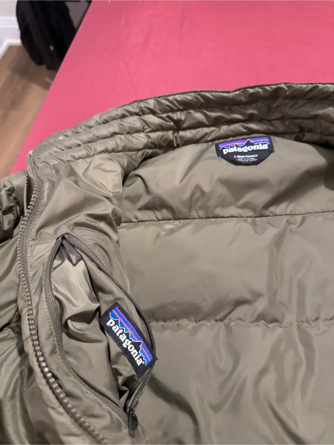 Autntic  Patagonia Down Sweater Jacket - Size L image indicator(3)