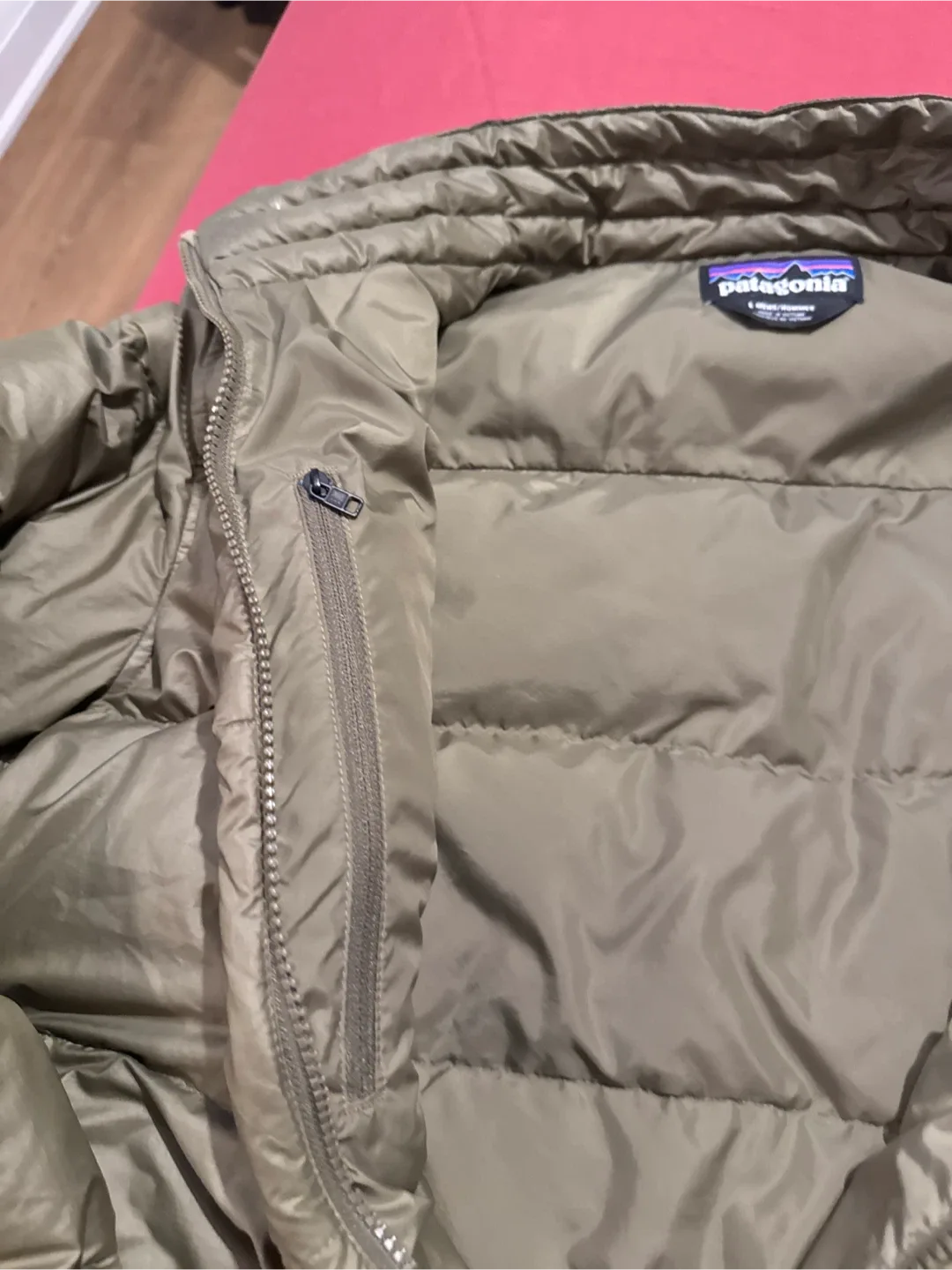 Autntic  Patagonia Down Sweater Jacket - Size L image indicator(4)