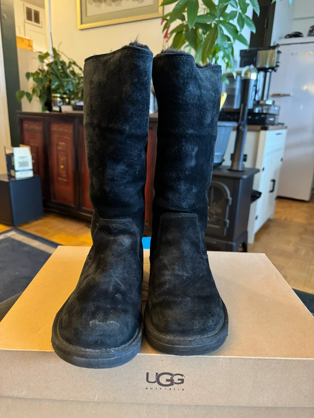 UGG Roseberry 5734 Black Boots - Size 7 image indicator(6)