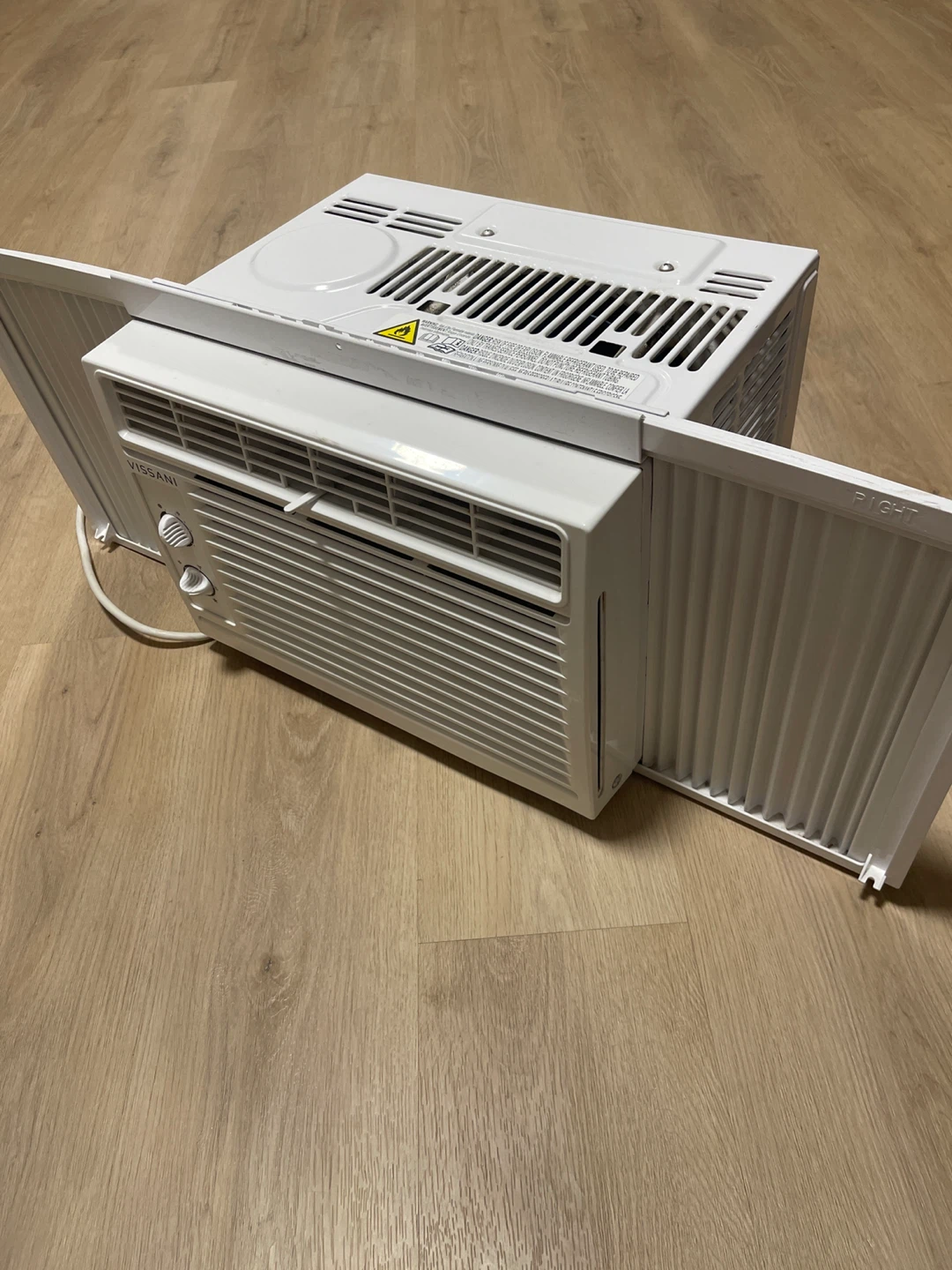 Vissani Window Air Conditioner - photo 2