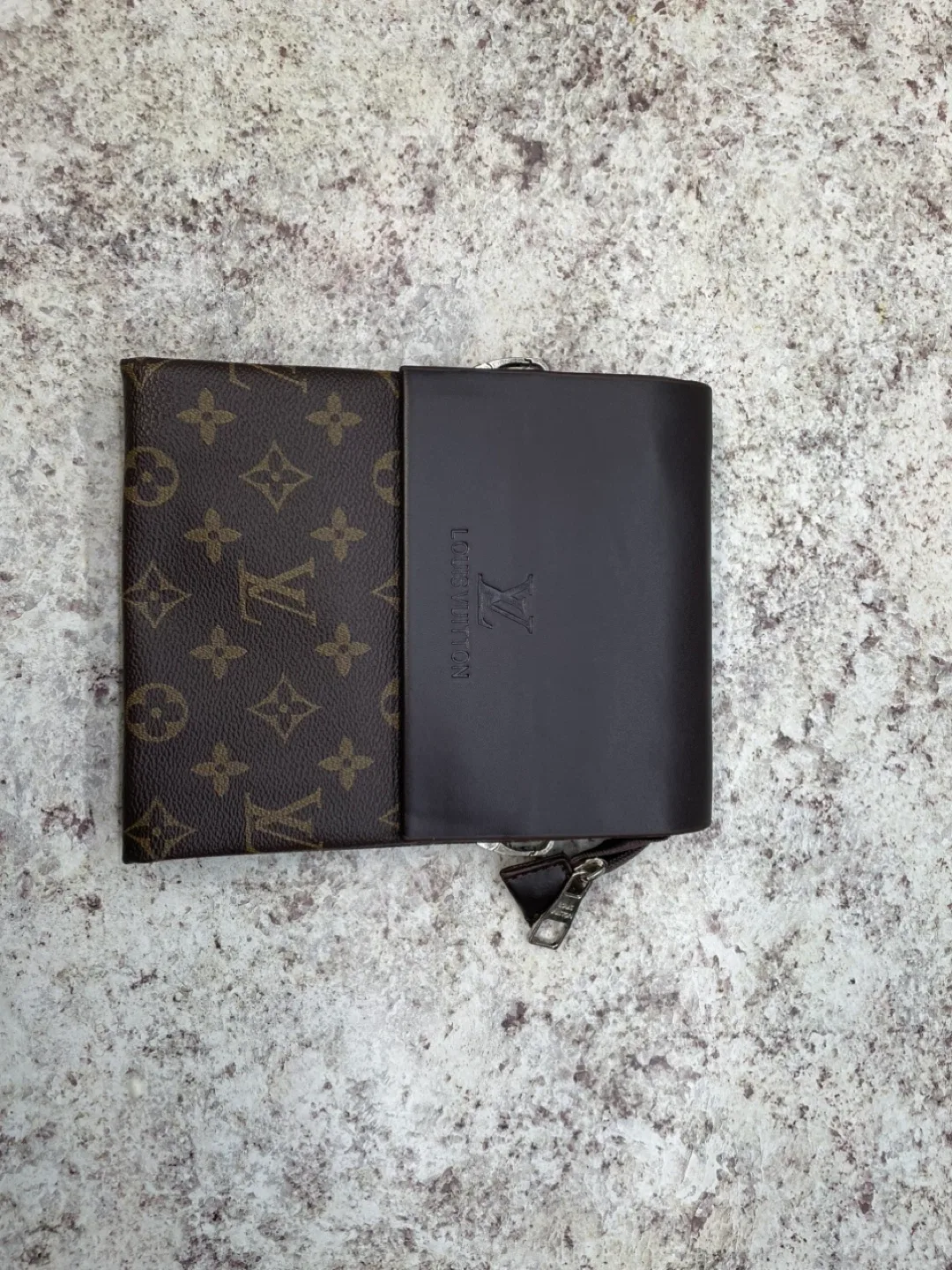Louis Vuitton crossbody bag image indicator(2)