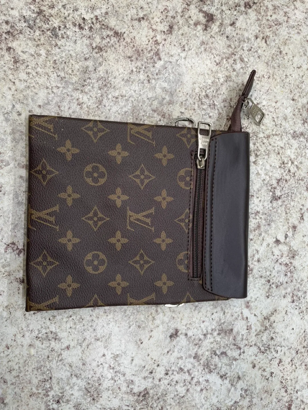 Louis Vuitton crossbody bag image indicator(3)