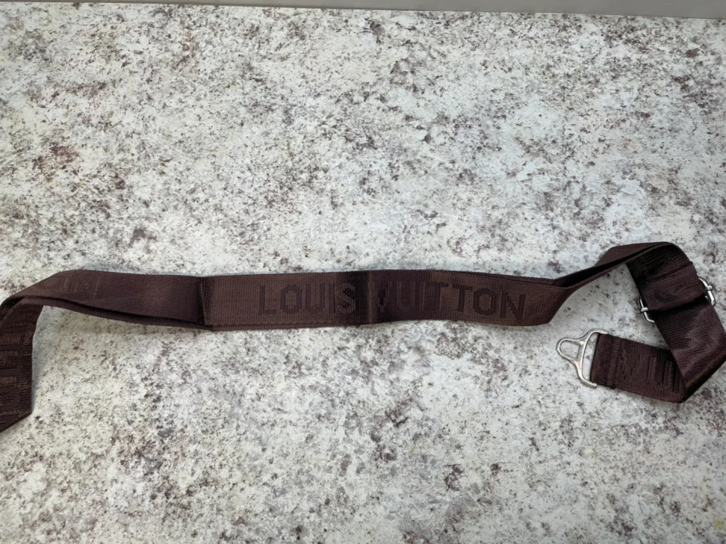 Louis Vuitton crossbody bag image indicator(8)