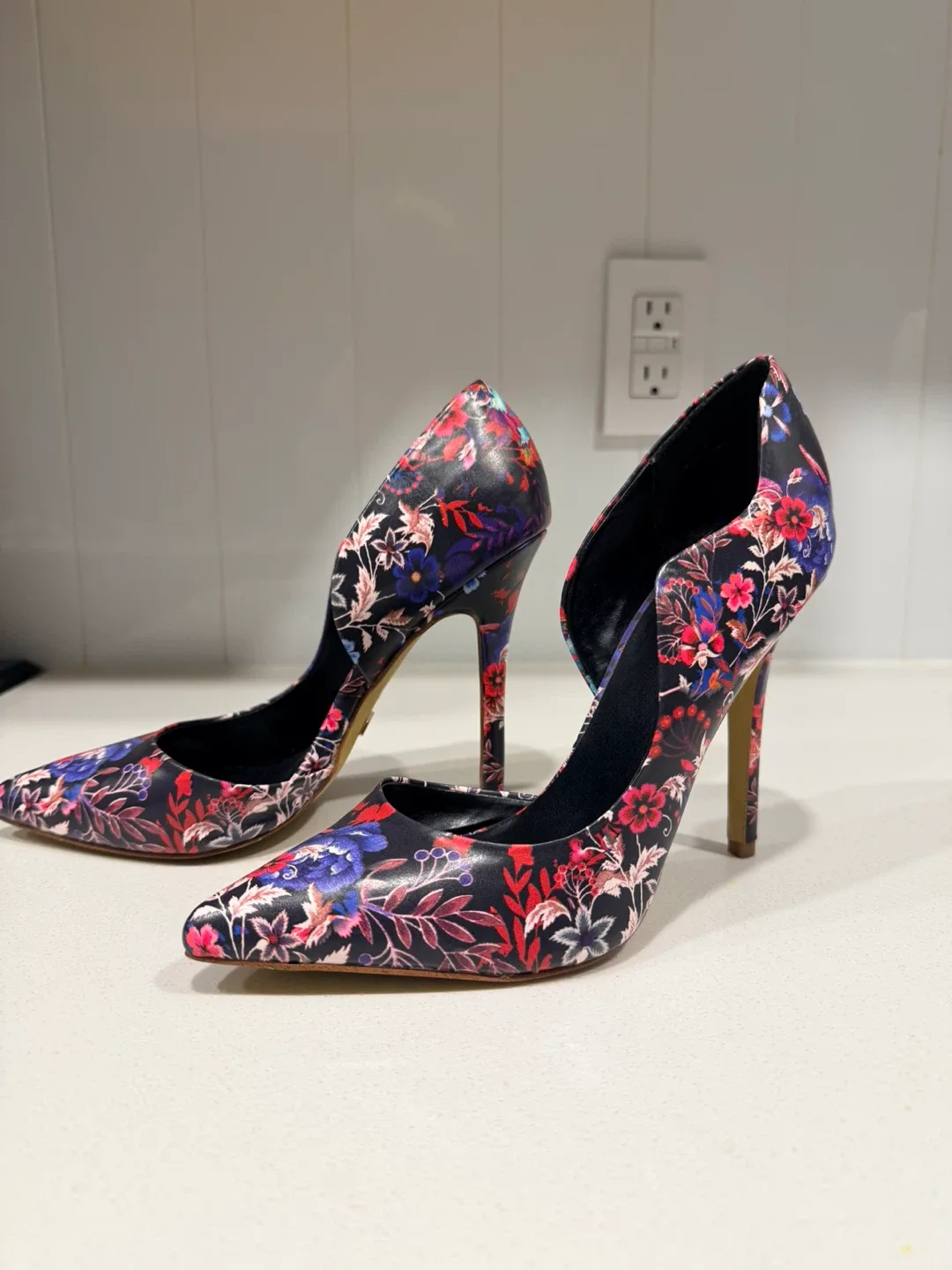 Bebe Floral Heels - Size 8 image indicator(2)