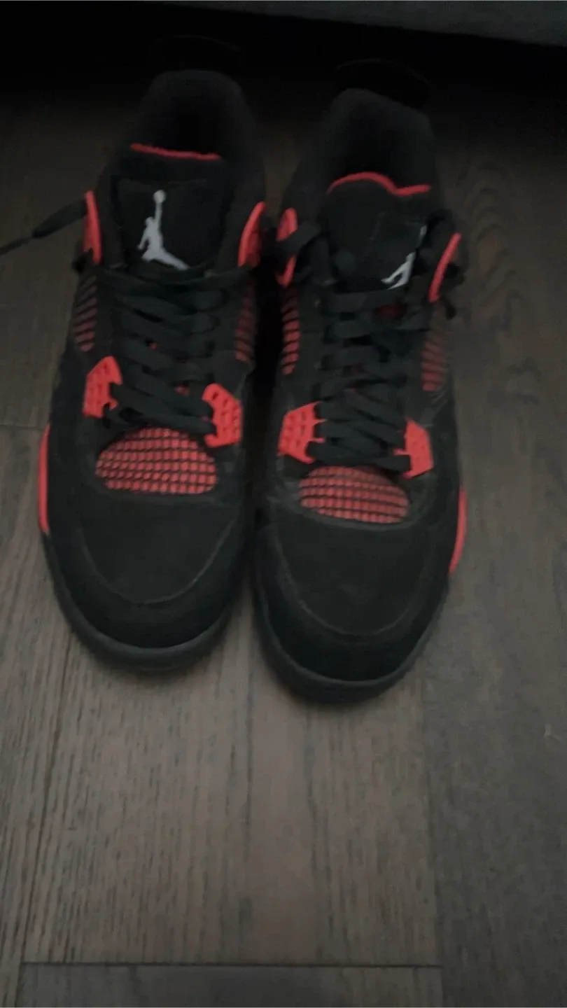 Air Jordan 4 Retro Bred image indicator(4)