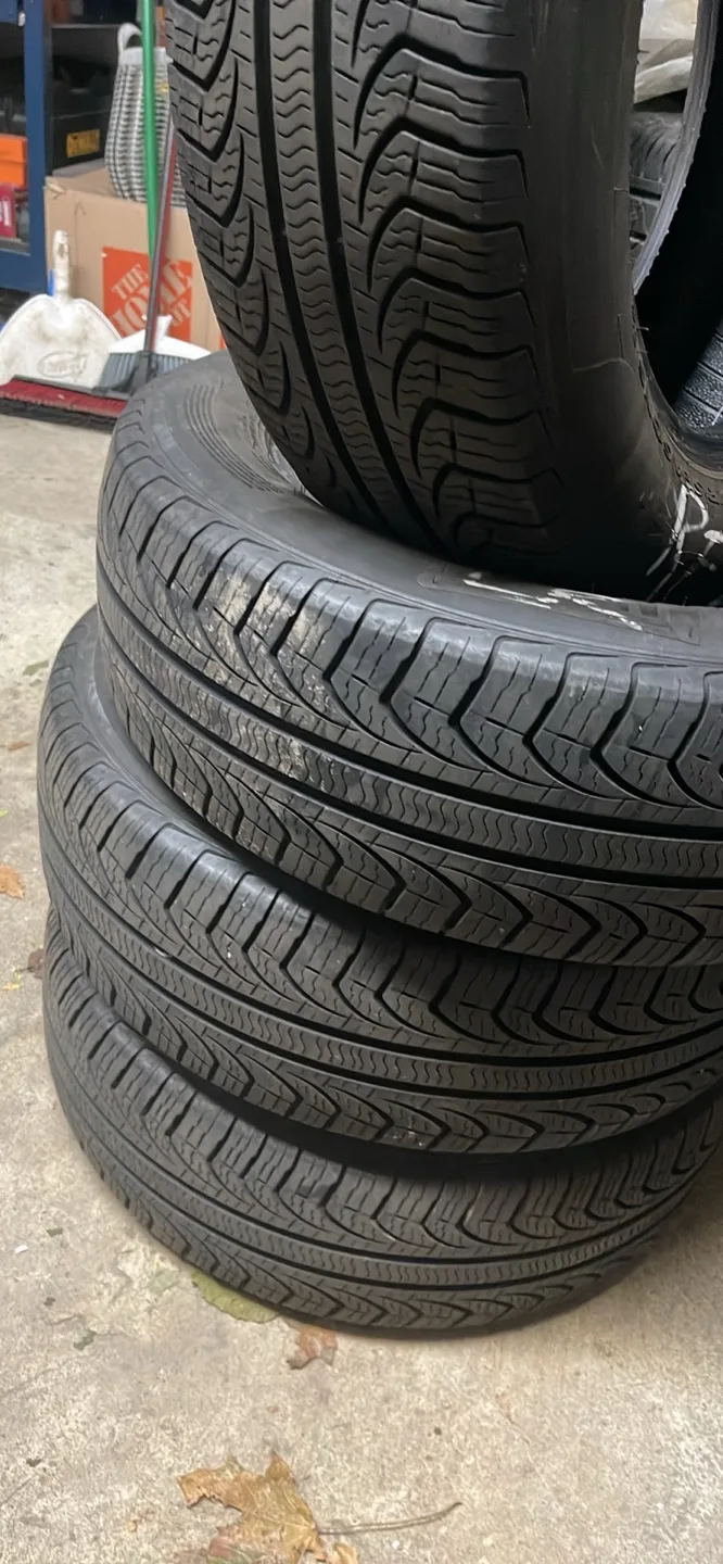 Pirelli 215/60R16 Tires M+S - Set of 4