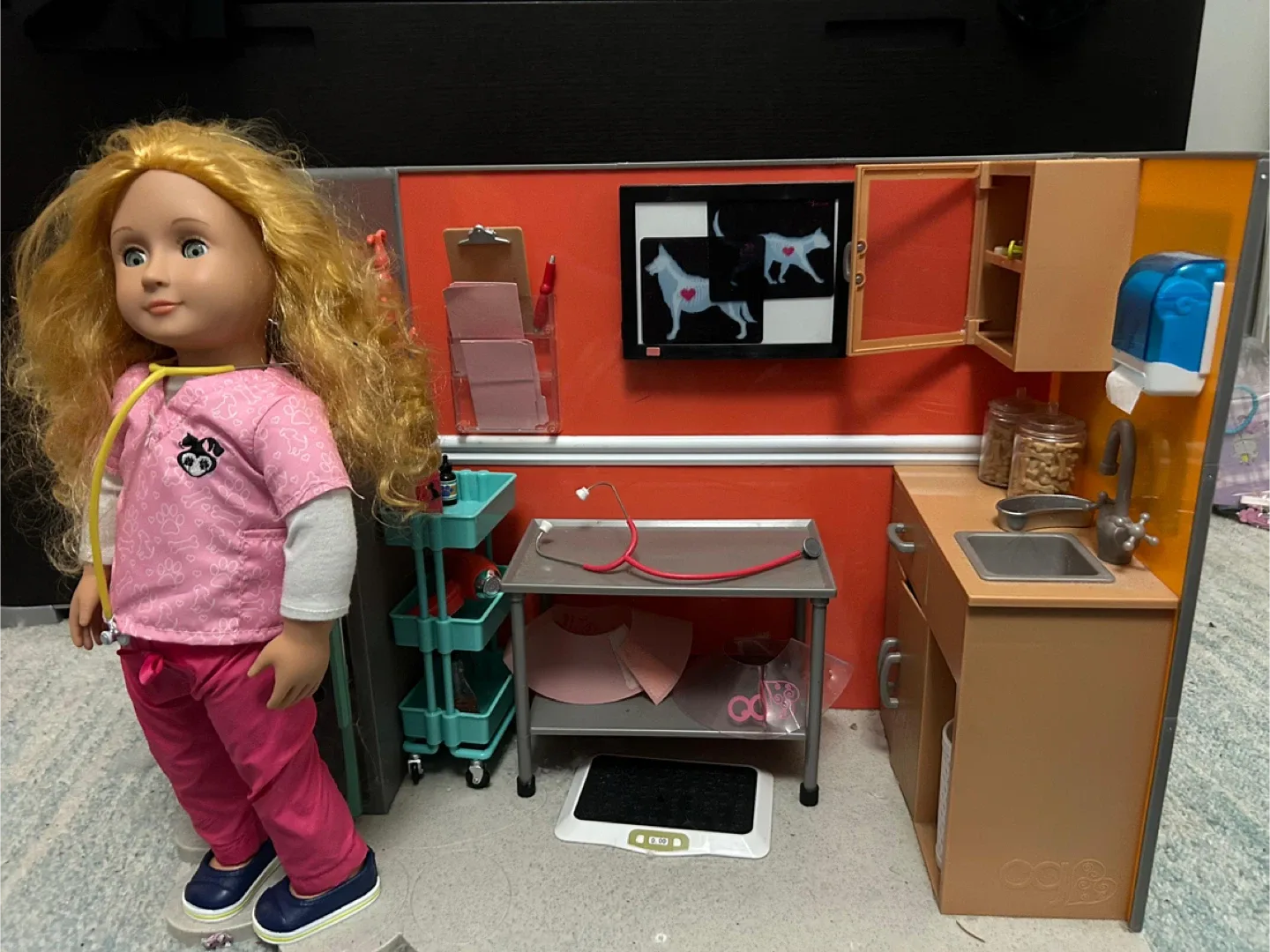 LOT: Our generation clinique vétérinaire avec poupée incluse image indicator(2)