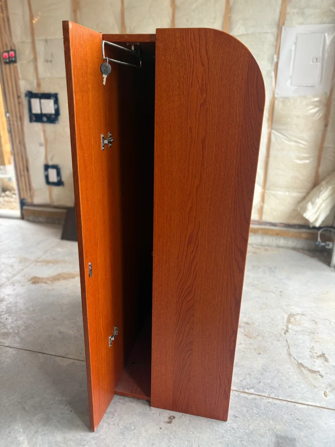 Wooden Bookcase with Adjustable Shelves image indicator(2)