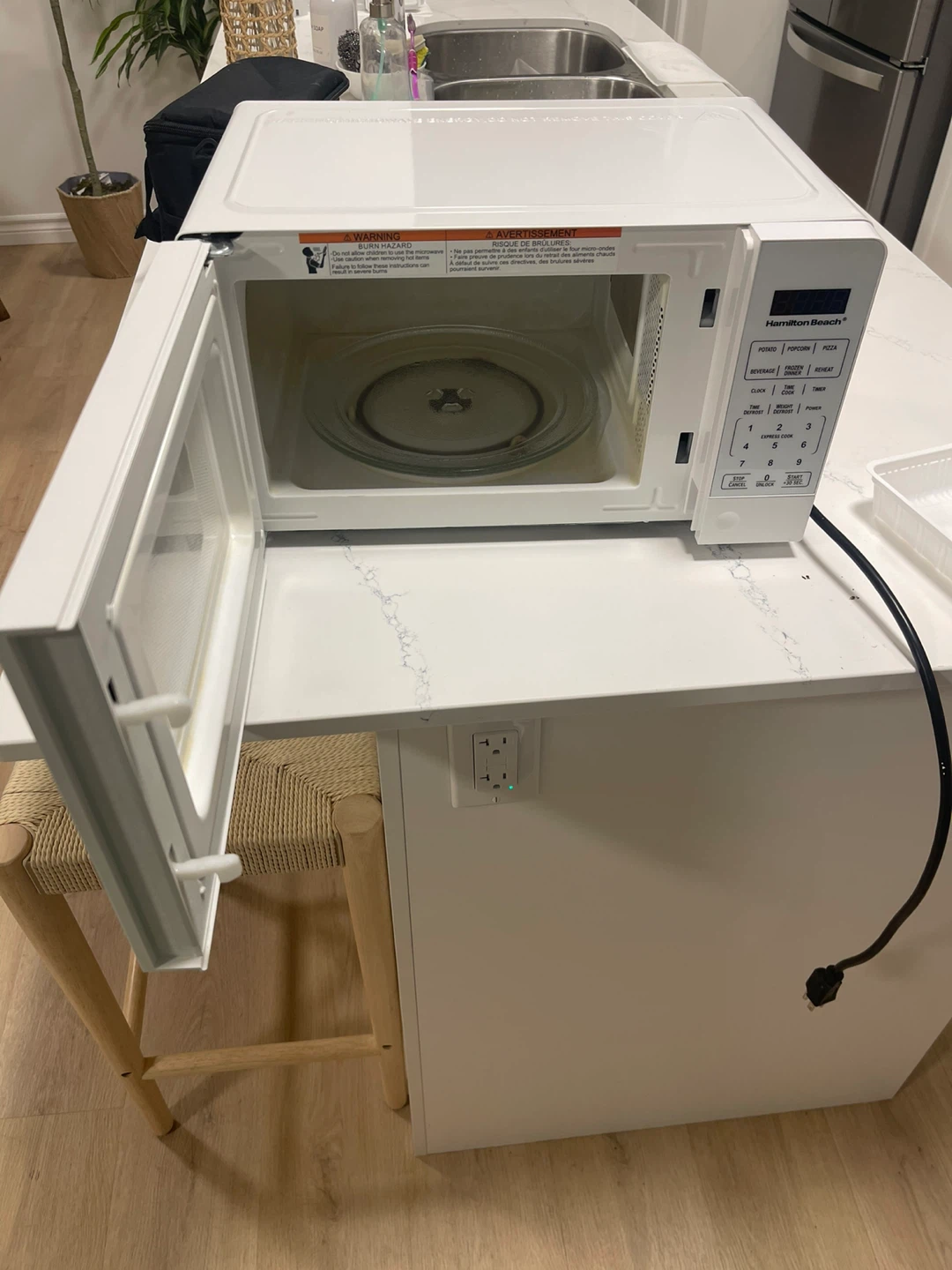 Hamilton Beach White Microwave Oven - photo 3