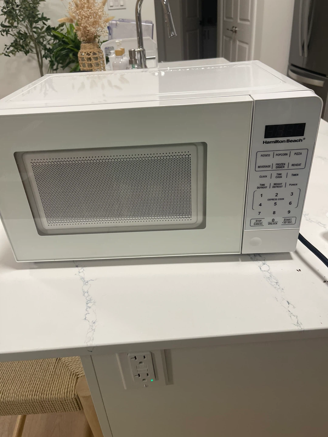 Hamilton Beach White Microwave Oven