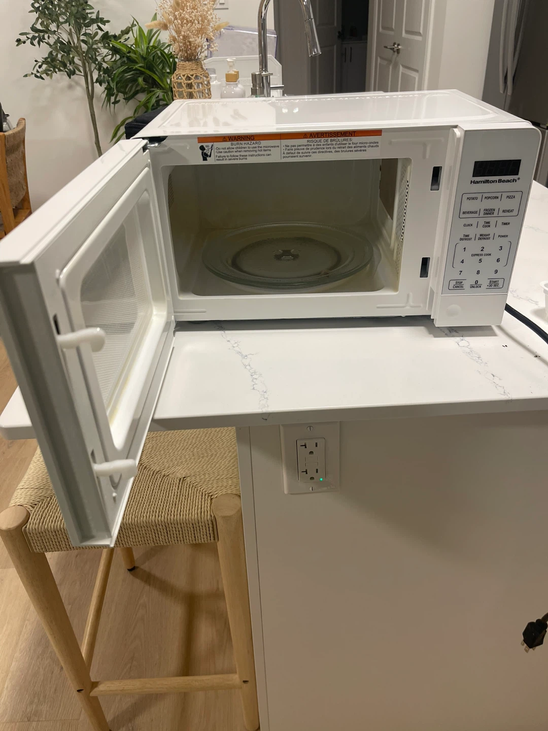 Hamilton Beach White Microwave Oven - photo 2