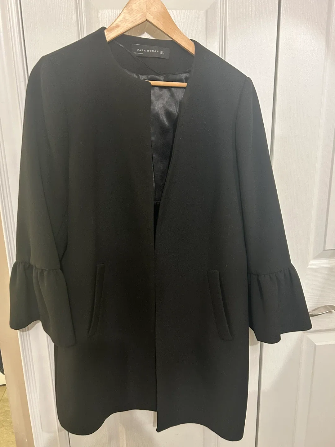 Zara Woman Black Coat - Size L image indicator(2)