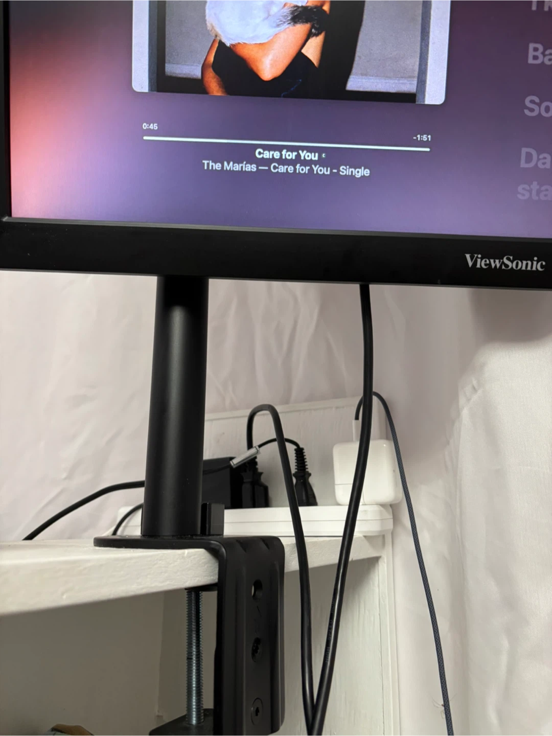 ViewSonic Monitor (27 inch)+HDMI cable-Great Condition! - photo 2