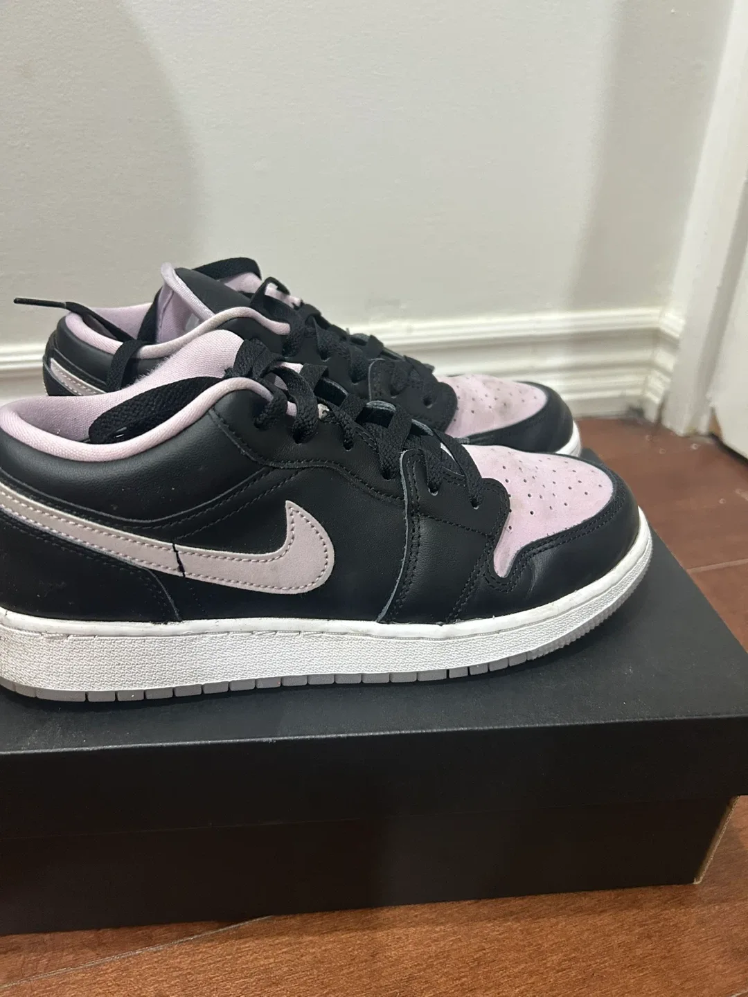 Air Jordan 1 Low SE (GS) Black/Lilac - Size 6.5