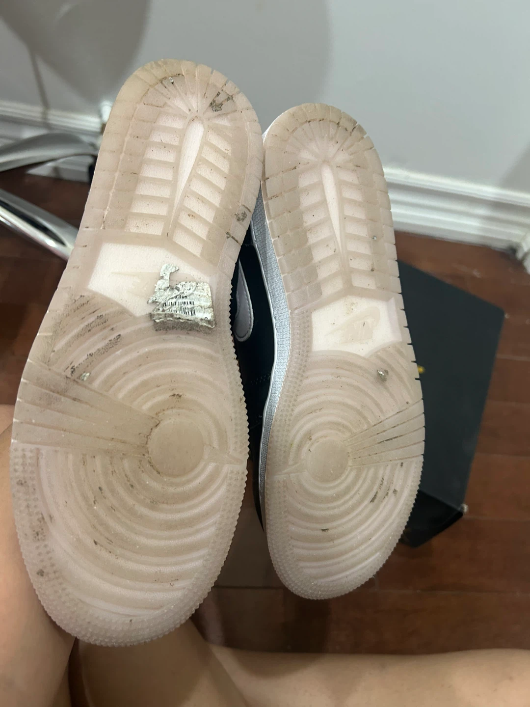 Air Jordan 1 Low SE (GS) Black/Lilac - Size 6.5 - photo 4