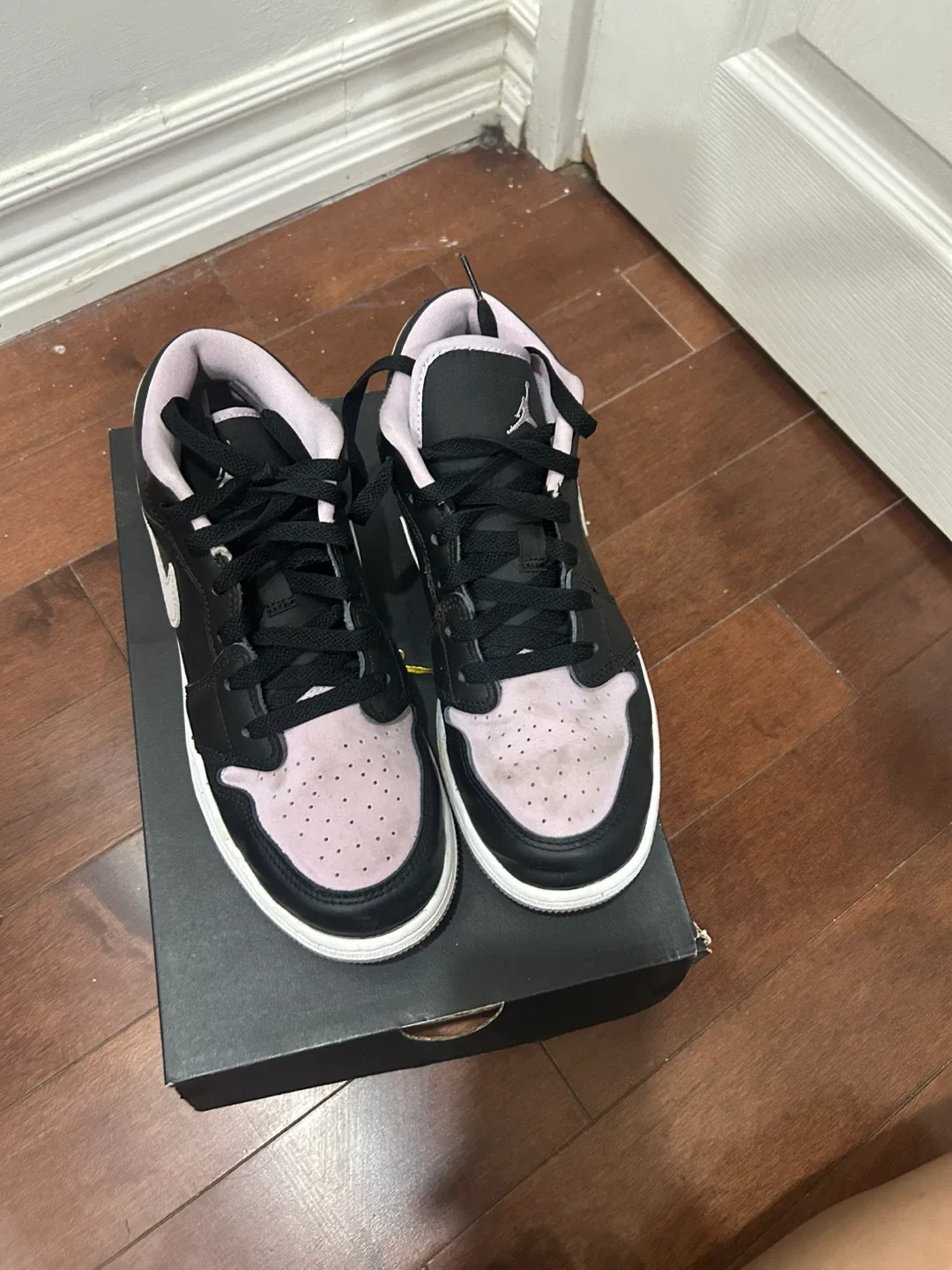 Air Jordan 1 Low SE (GS) Black/Lilac - Size 6.5 image indicator(3)