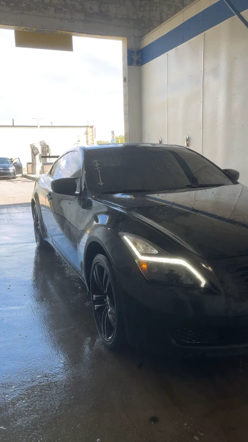 Black Infiniti G37 Coupe image indicator(3)