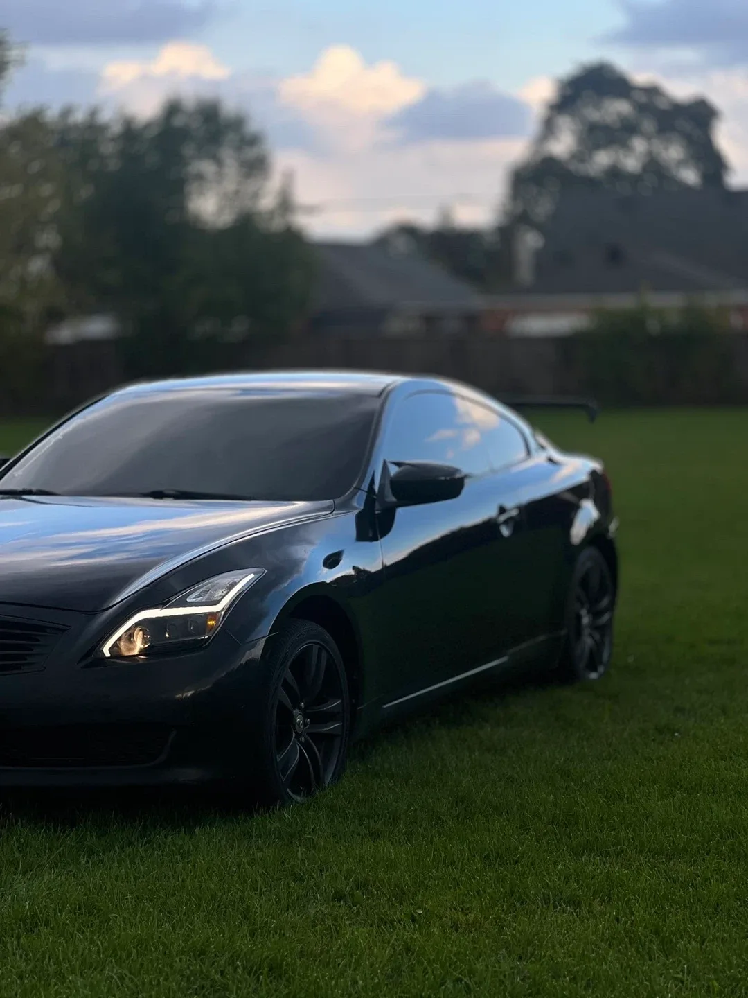 Black Infiniti G37 Coupe image indicator(7)