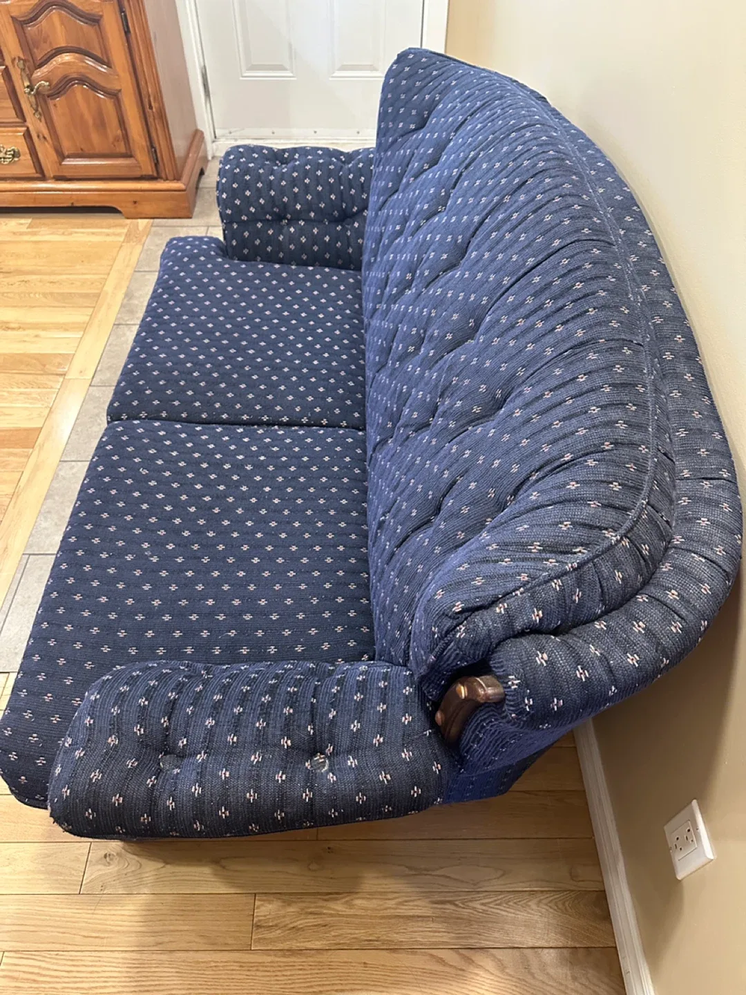 Vintage Colonial Style Loveseat Sofa (CAN DELIVER) image indicator(6)