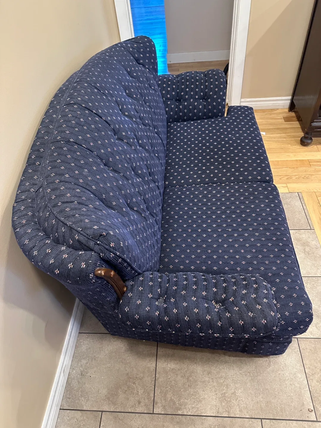 Vintage Colonial Style Loveseat Sofa (CAN DELIVER) image indicator(3)