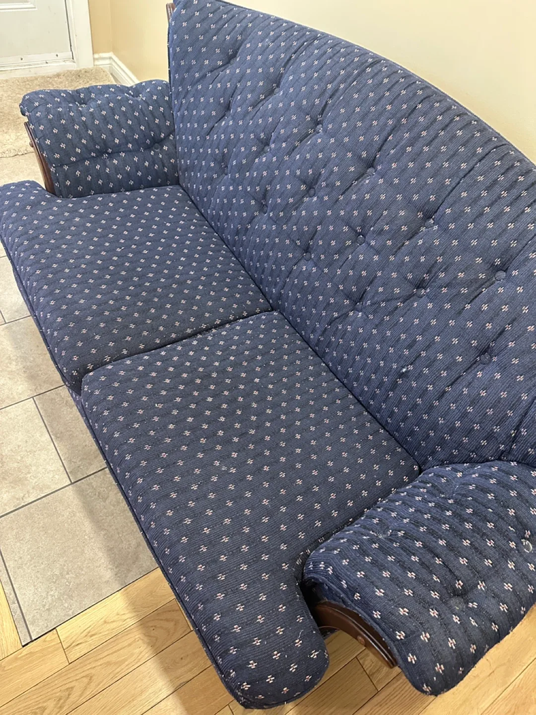 Vintage Colonial Style Loveseat Sofa (CAN DELIVER) image indicator(4)