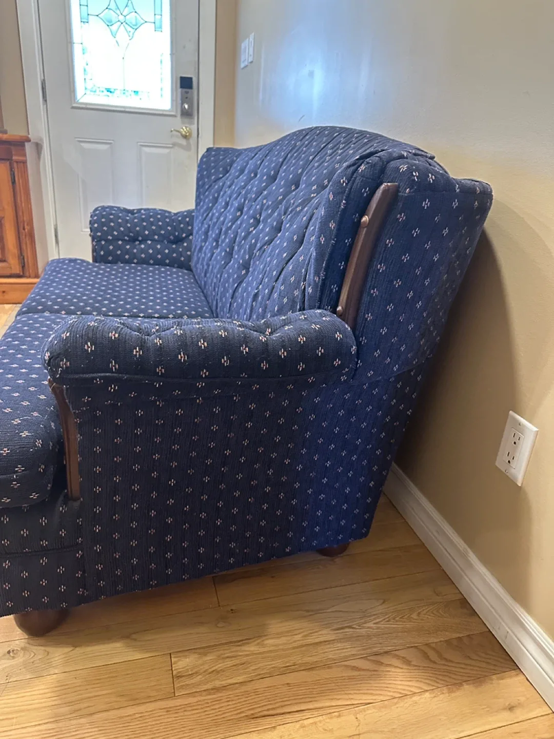 Vintage Colonial Style Loveseat Sofa (CAN DELIVER) image indicator(7)