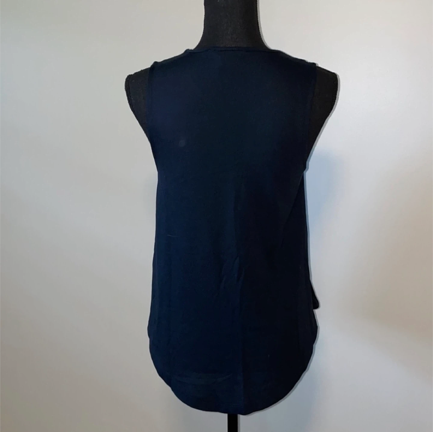 Banana Republic XS Sleeveless Top with Ruffle detail - photo 2