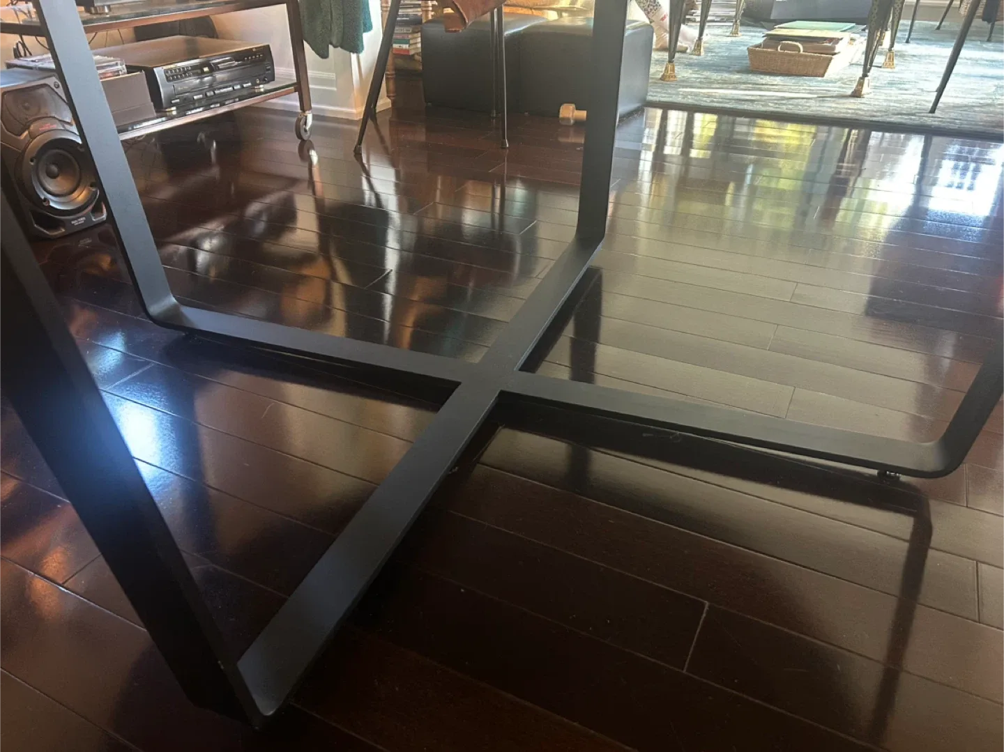 Round Wooden Dining Table image indicator(4)