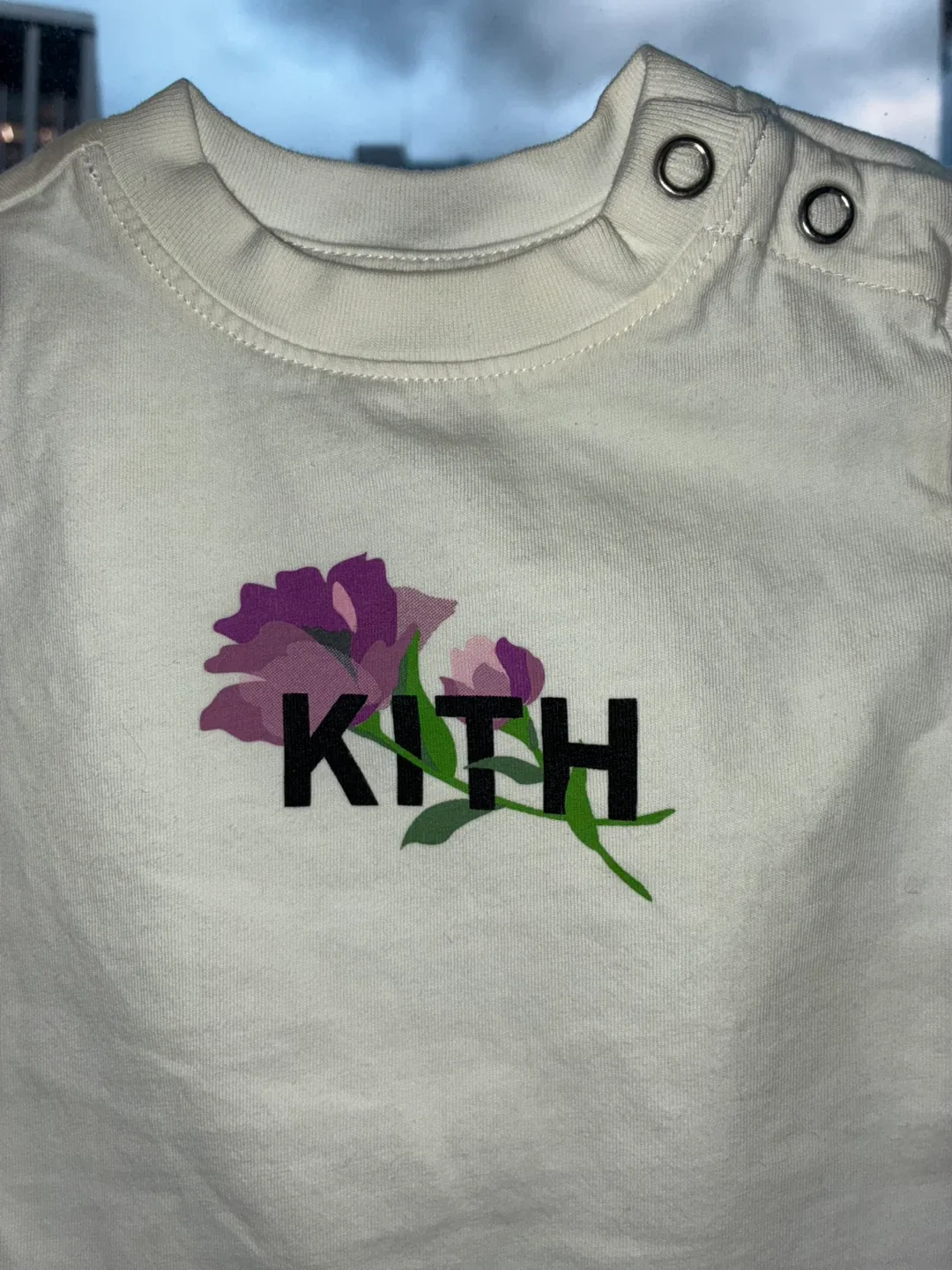 KITH Baby T-Shirt (0-3 Months) White w. Purple Flower image indicator(2)