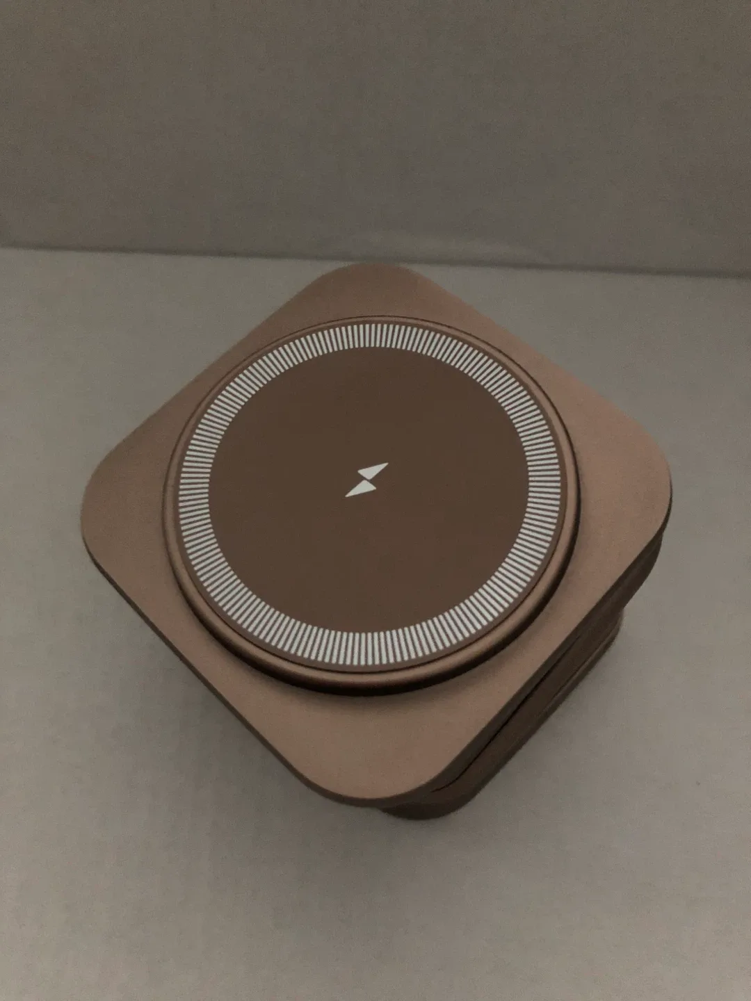 3-in-1 Wireless Charging Dock image indicator(2)