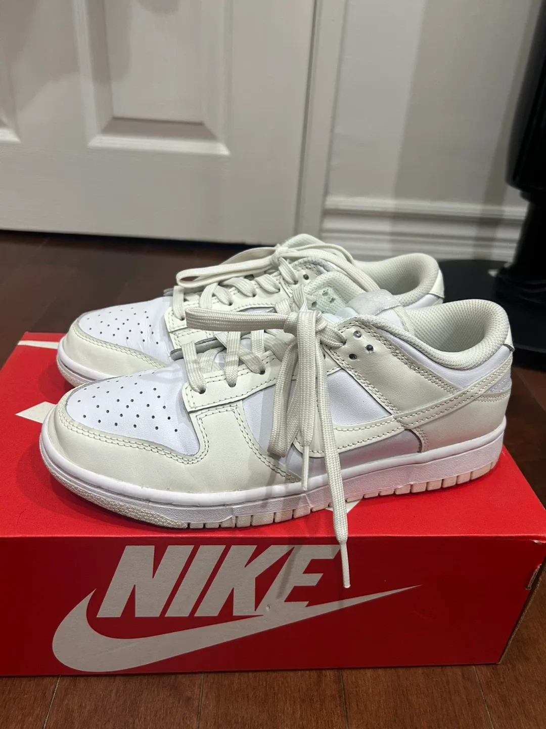 Nike Dunk Low Women's Size 7.5 image indicator(2)