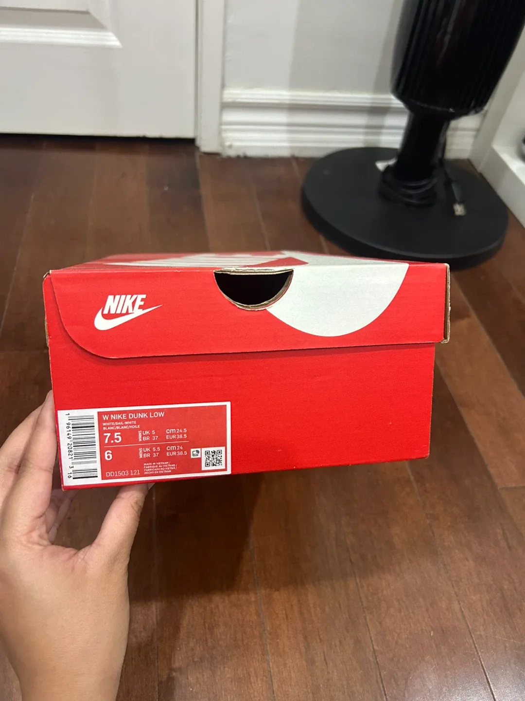 Nike Dunk Low Women's Size 7.5 image indicator(5)