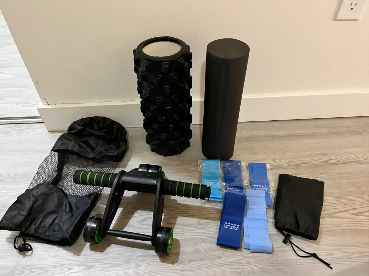 Fitness Set: Roller, Ab Wheel, Resistance Bands