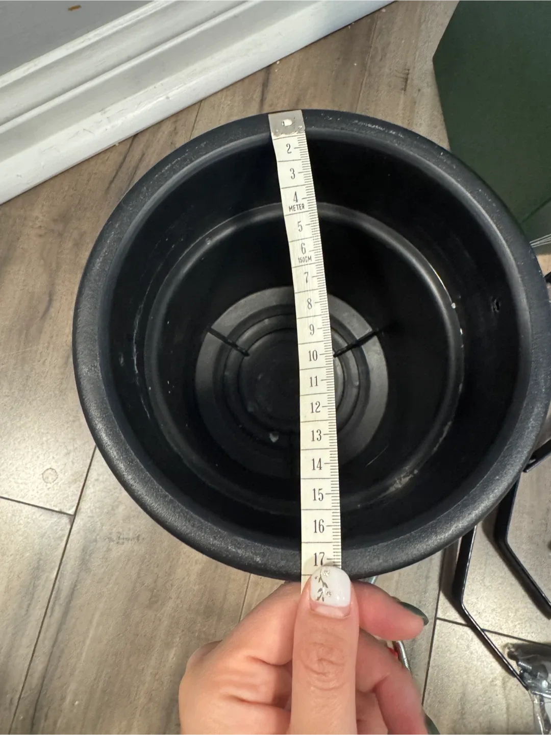 IKEA VINTER  Christmas Tree Stand image indicator(4)