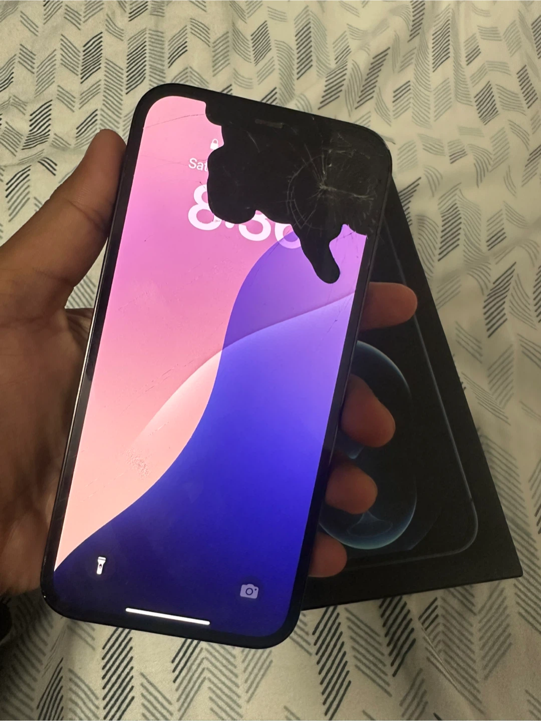 Cracked iPhone 12 Pro 128GB - photo 2