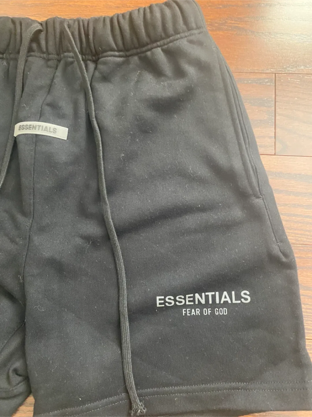 Essentials Fear of God Black Shorts image indicator(2)