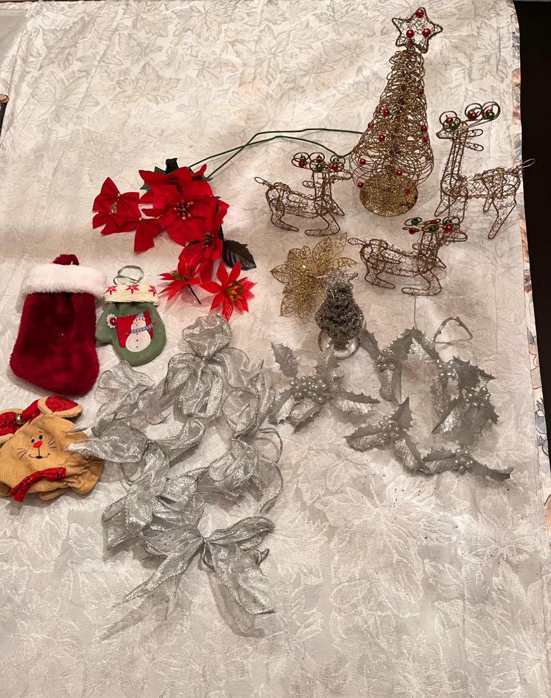 VARIOUS CHRISTMAS DECORATIONS