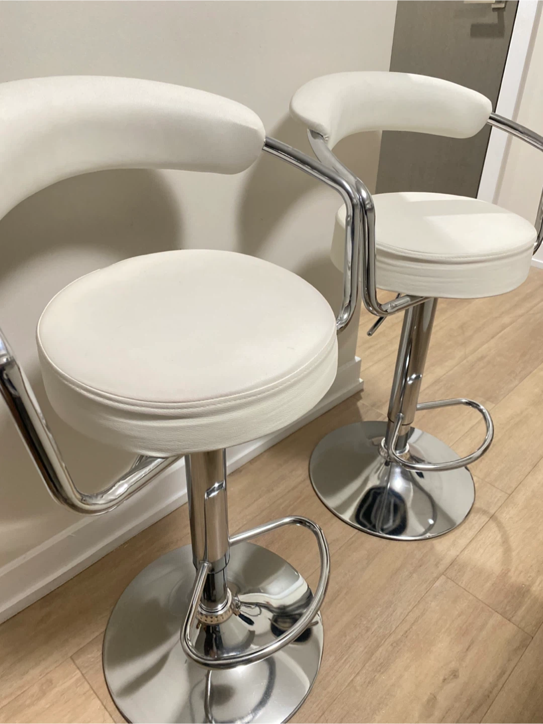 Set of 2 White Bar Stools - photo 2