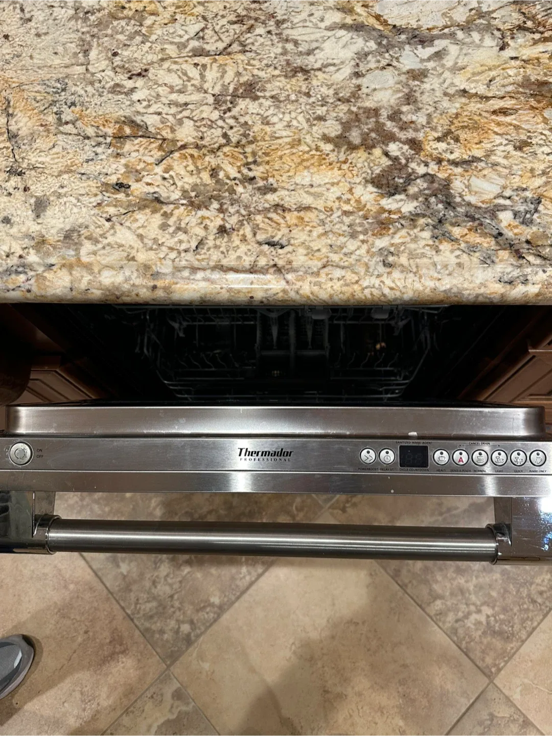 Thermador Professional Series Dishwasher DWH-D64CP/22 image indicator(2)