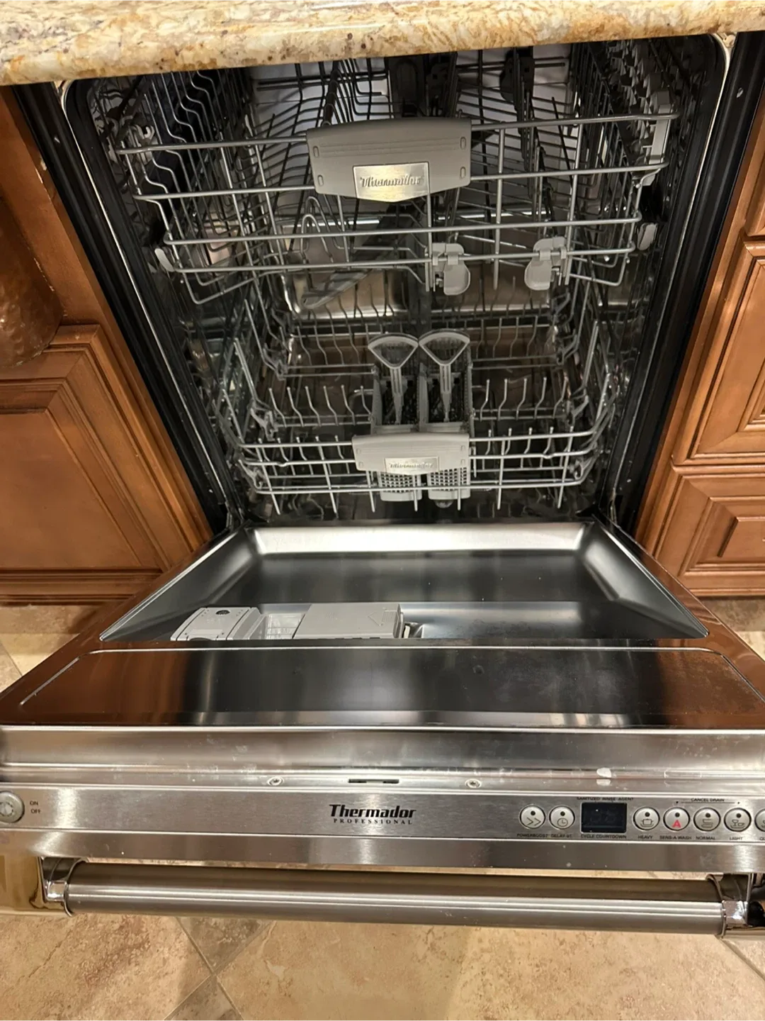 Thermador Professional Series Dishwasher DWH-D64CP/22 image indicator(3)