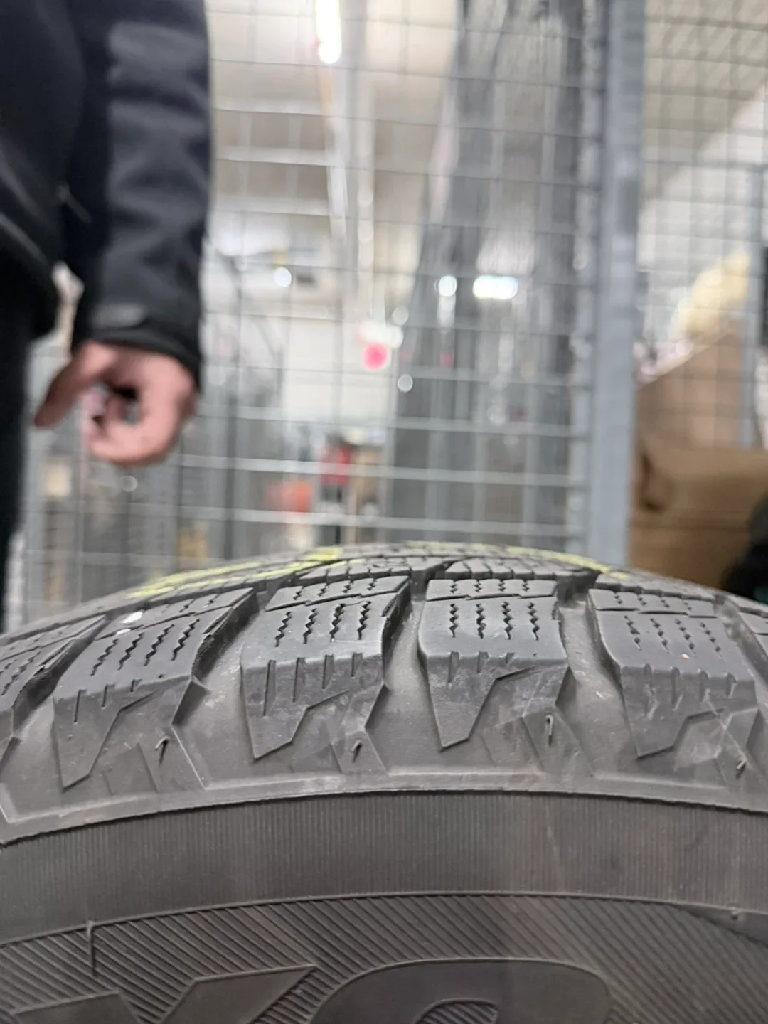 4 Winter Tires Toyo Observe GSI-5 245/60R18 105H image indicator(2)