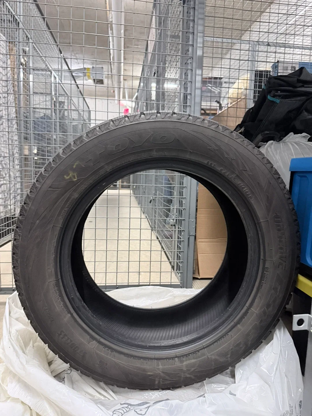 4 Winter Tires Toyo Observe GSI-5 245/60R18 105H