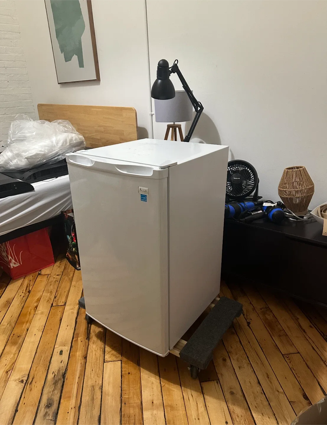 Avanti Compact Refrigerator - White