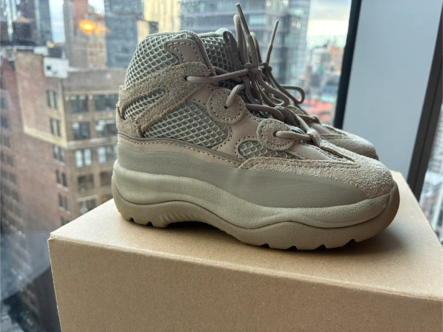 Yeezy Desert Boot Toddler - Size 9c image indicator(4)