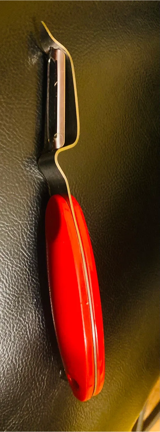 Natural Home Red Vegetable Peeler image indicator(2)
