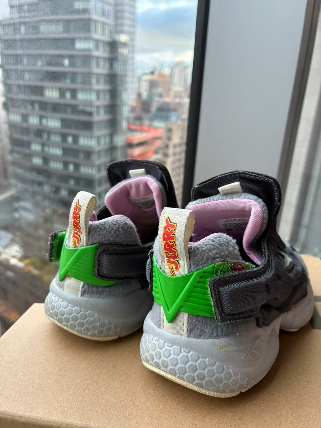 KiDS Reebok x Tom & Jerry Instapump Fury Toddler Shoes sz 6 image indicator(3)