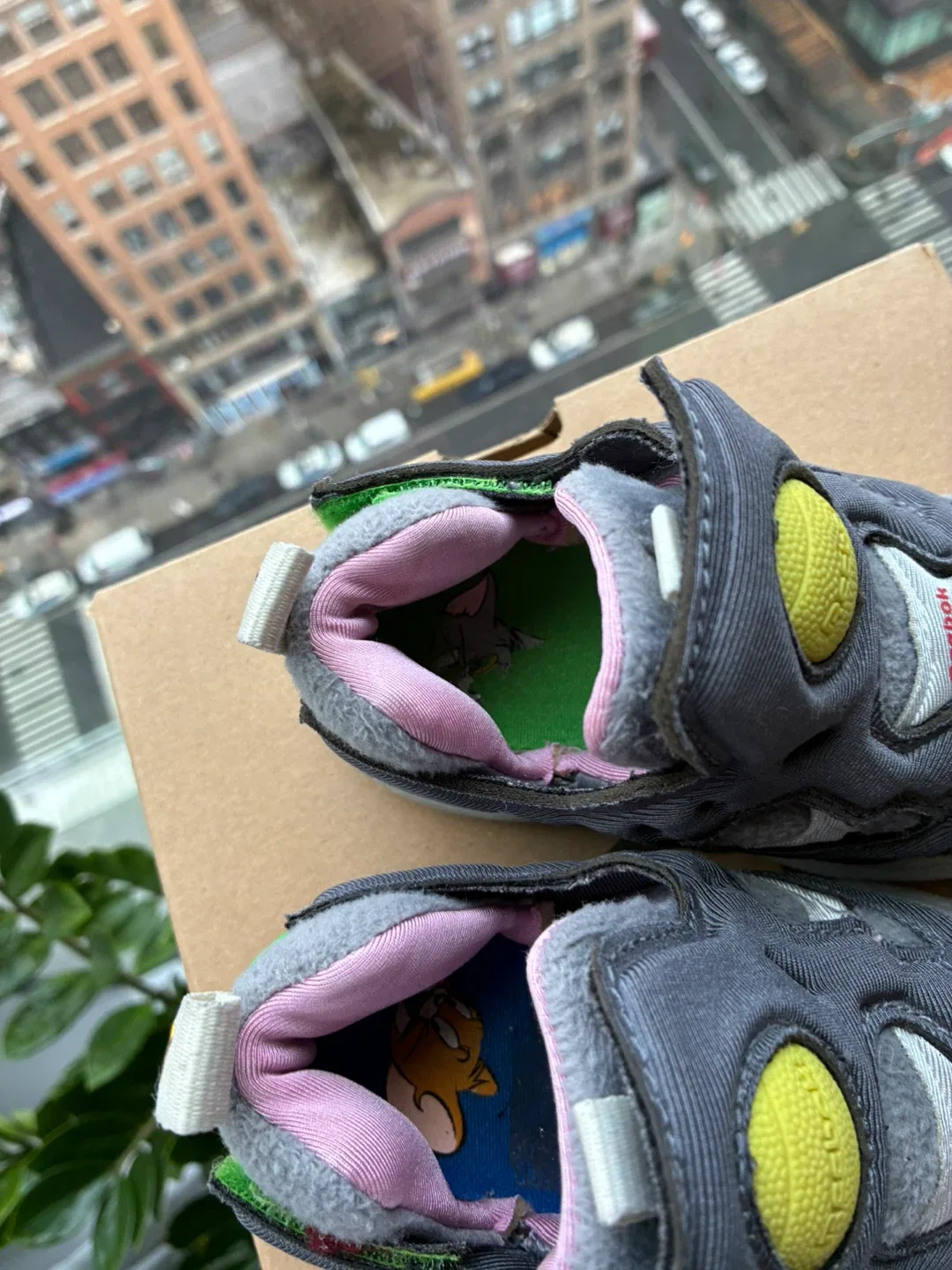 KiDS Reebok x Tom & Jerry Instapump Fury Toddler Shoes sz 6 image indicator(4)