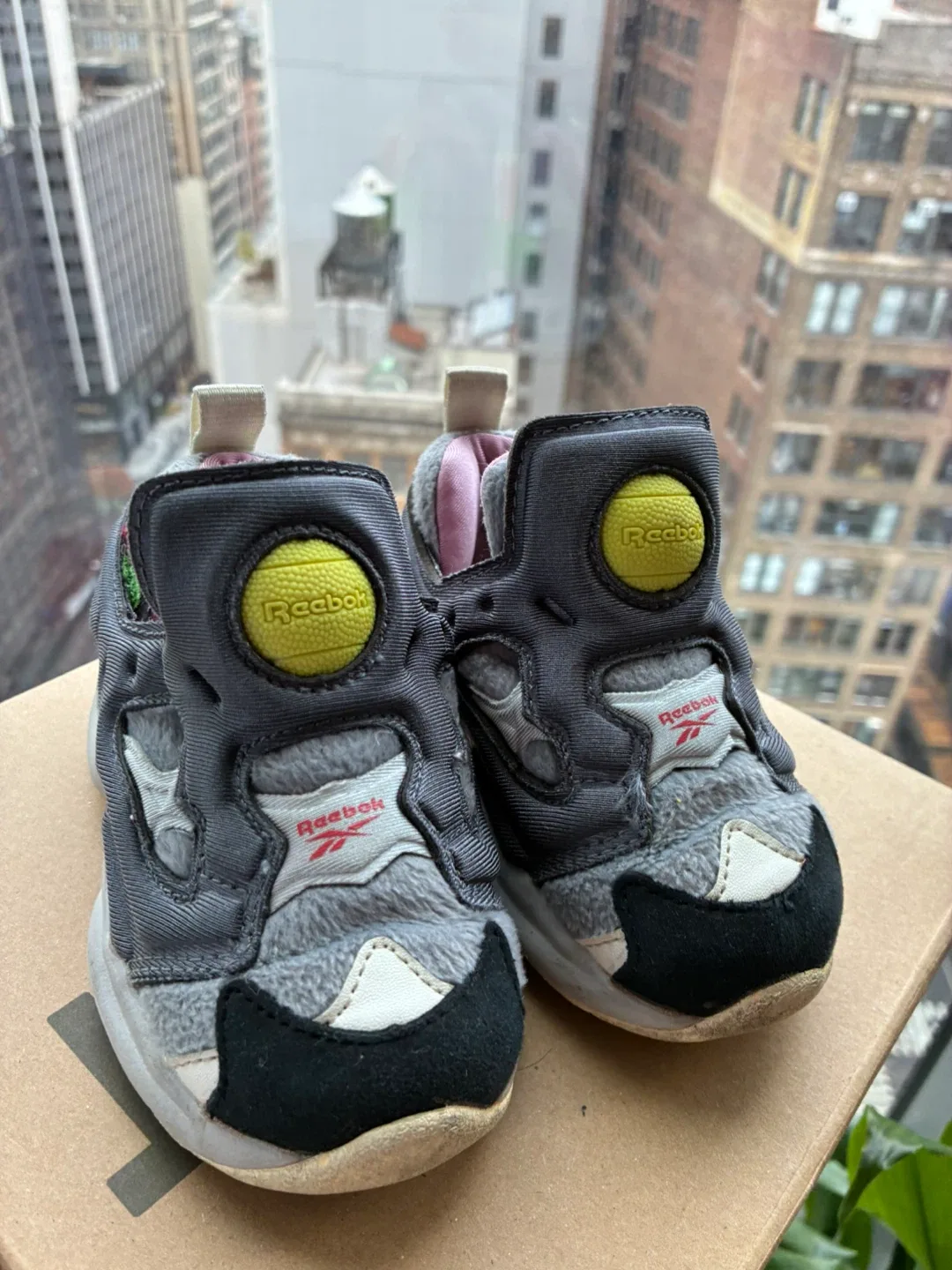 KiDS Reebok x Tom & Jerry Instapump Fury Toddler Shoes sz 6 image indicator(2)