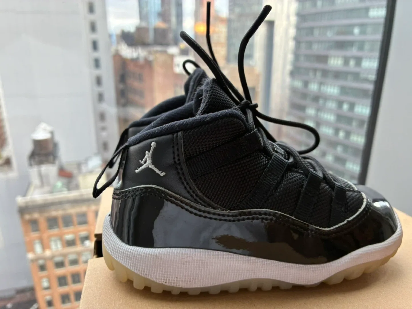 Kids Jordan 11 Retro Space Jams Black/White sz 8 image indicator(4)