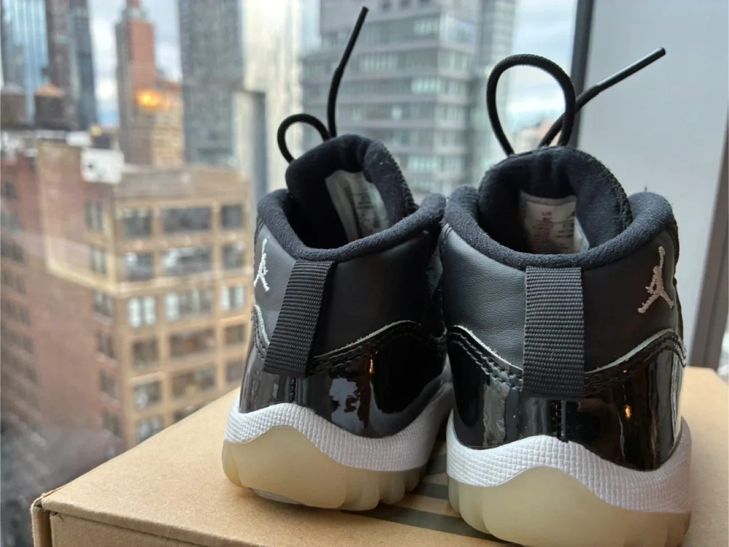 Kids Jordan 11 Retro Space Jams Black/White sz 8 image indicator(5)